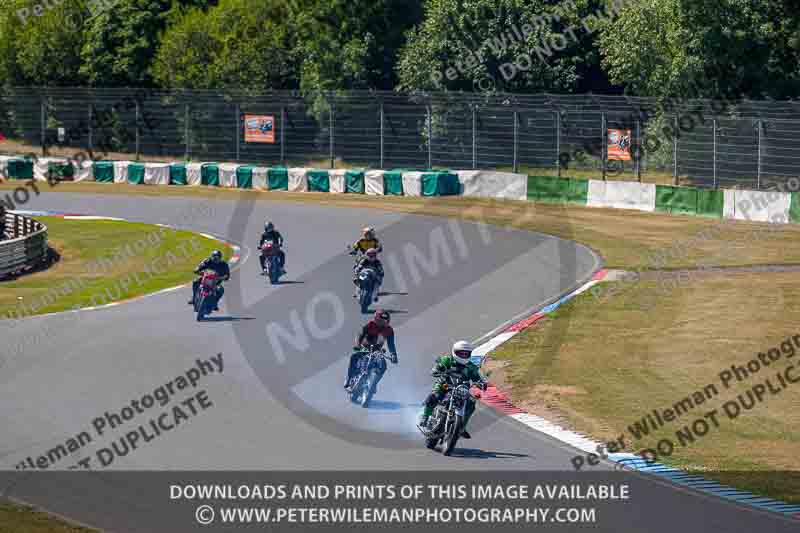 Vintage motorcycle club;eventdigitalimages;mallory park;mallory park trackday photographs;no limits trackdays;peter wileman photography;trackday digital images;trackday photos;vmcc festival 1000 bikes photographs